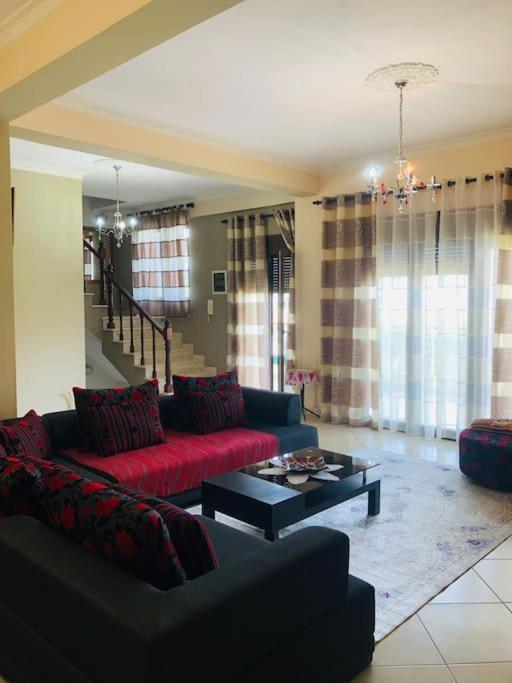 Uklala Villa Kamez